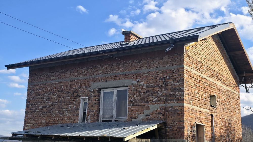 Продава се къща в село Лобош, област Перник