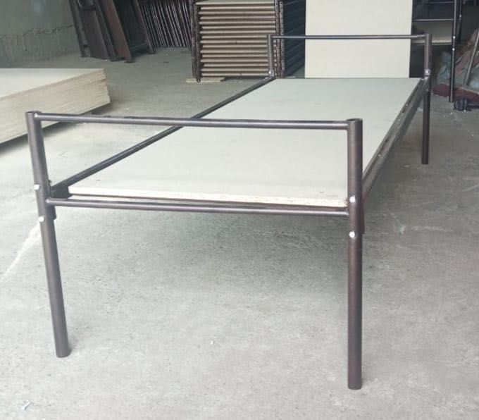 Кровать металлический