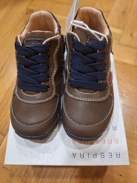 Чисто нови оригинални Geox, номер 24 и 25 
Номер 2