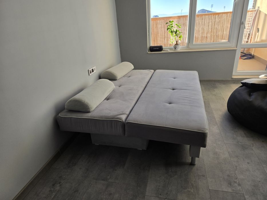 Разтегателен  диван