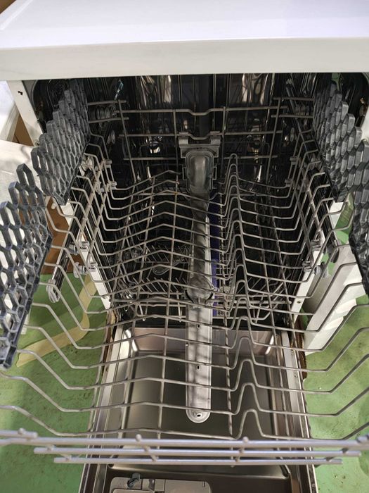 Masina spalat vase Beko DFS05011W  10 seturi cu defect evacuare apa