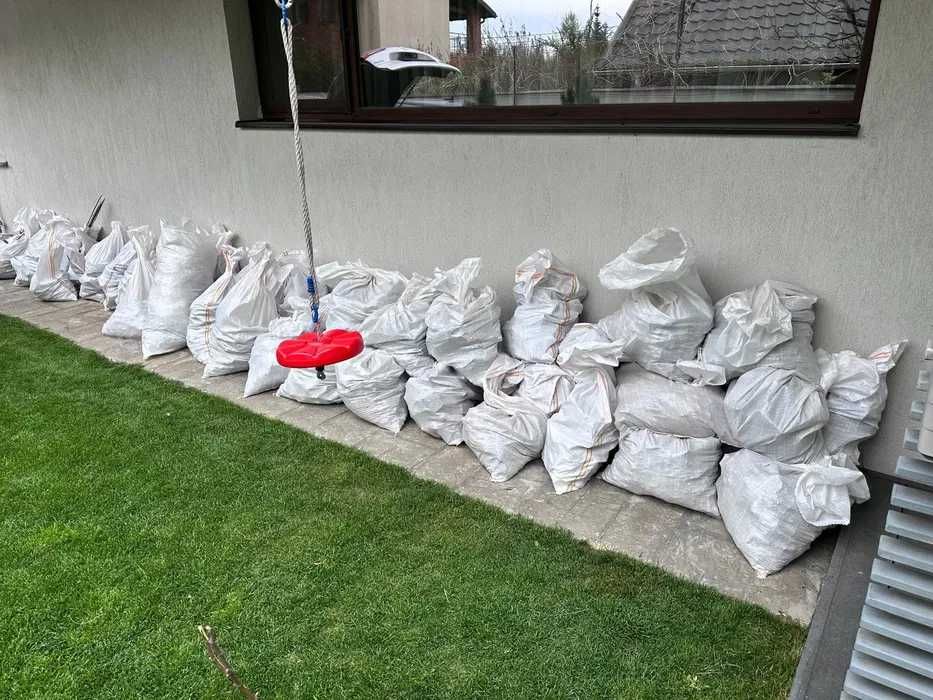 Firma Debarasare Moloz / Debarasare Apartamente / Evacuare mobila / Demolat Pereti / Container