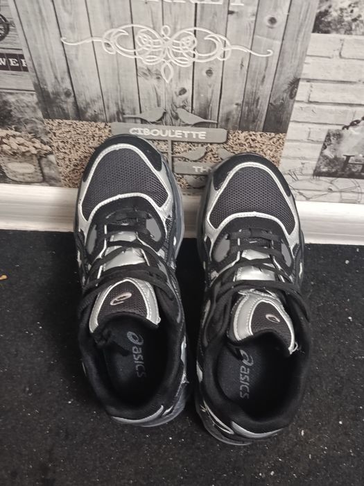 Продаю крассовки ASICS