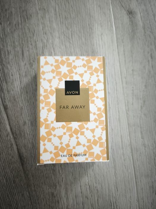 Apa de parfum Far Away