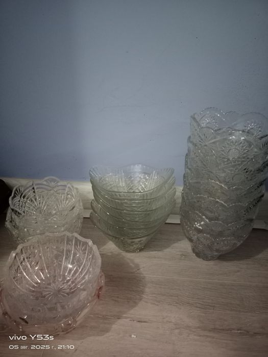 Стеклянные вазы разные