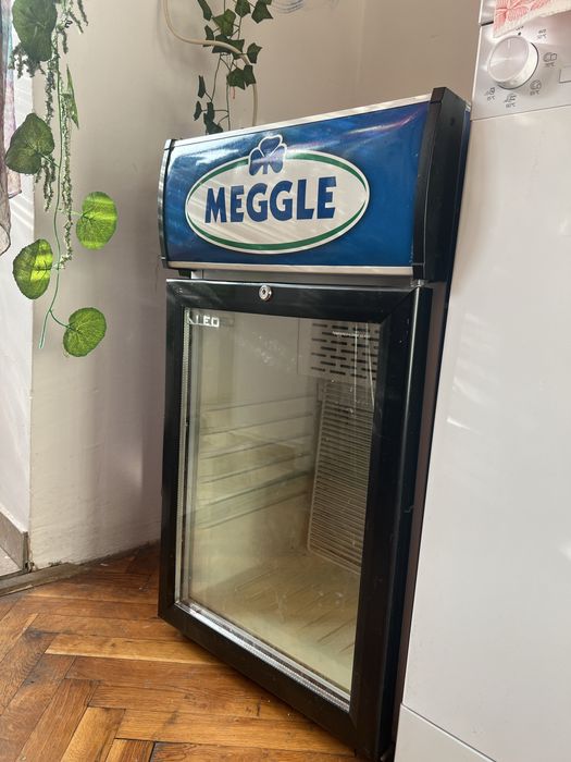 MEGLE хладилник- витрина