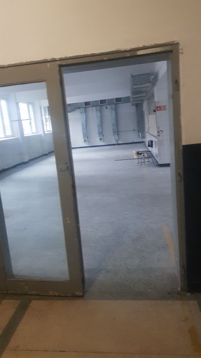 Отдава под наем промишлен имот