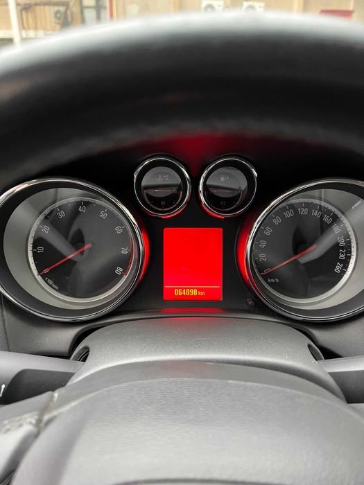 Opel Astra J Berlina, motor 1.6 benzina, an fabricatie 2017, 64000 km