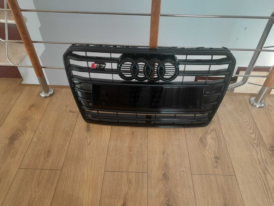 Grila bara fata audi A7 S7 C7 fabricatie 2010 _ 2014  blak