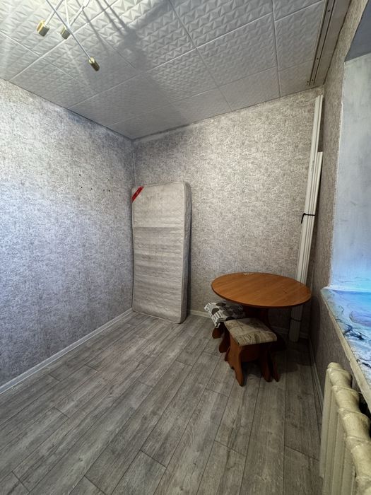 Сдам 1 комнатную в общежитии