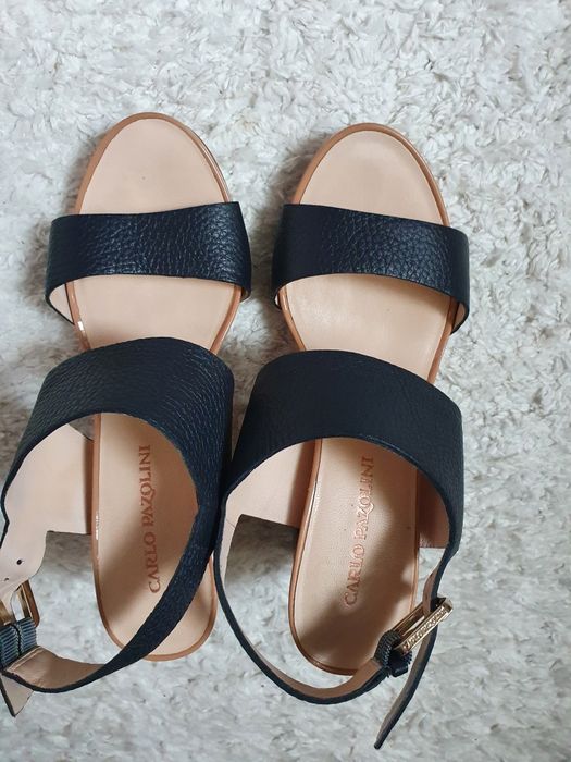 Продам босоножки.