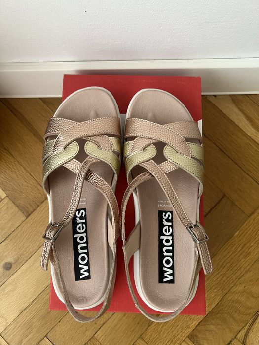 Wonders -Испански сандали