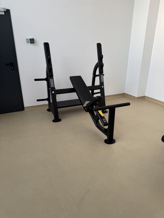 Depozit aparate fitness technogym