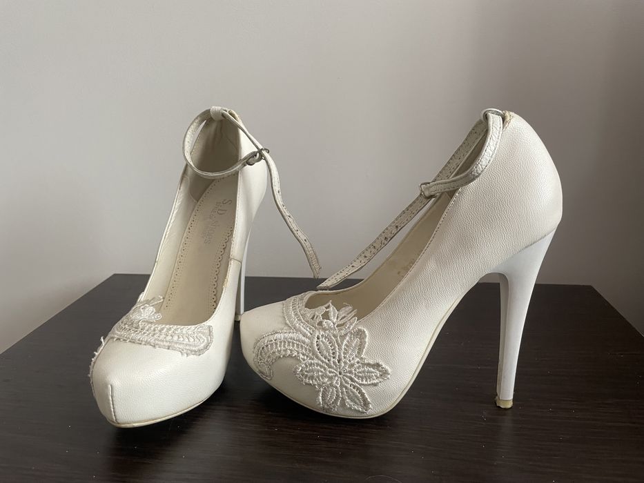 Кожаные ботильоны Zara