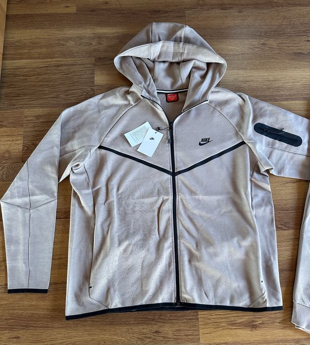 Мъжки,памучен,бежов екип Nike с активен заден джоб ГОЛЕМИ РАЗМЕРИ