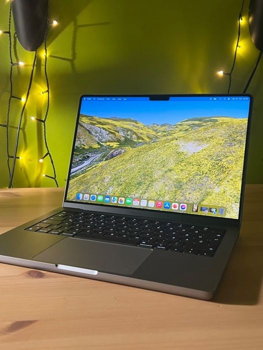 macbook pro 14 m3 8/512gb