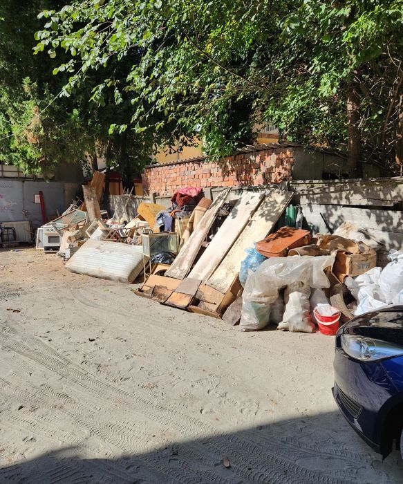 Car moloz și execut debarasari