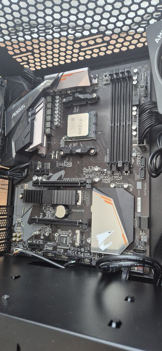 Placa de baza B450 Aorus Elite