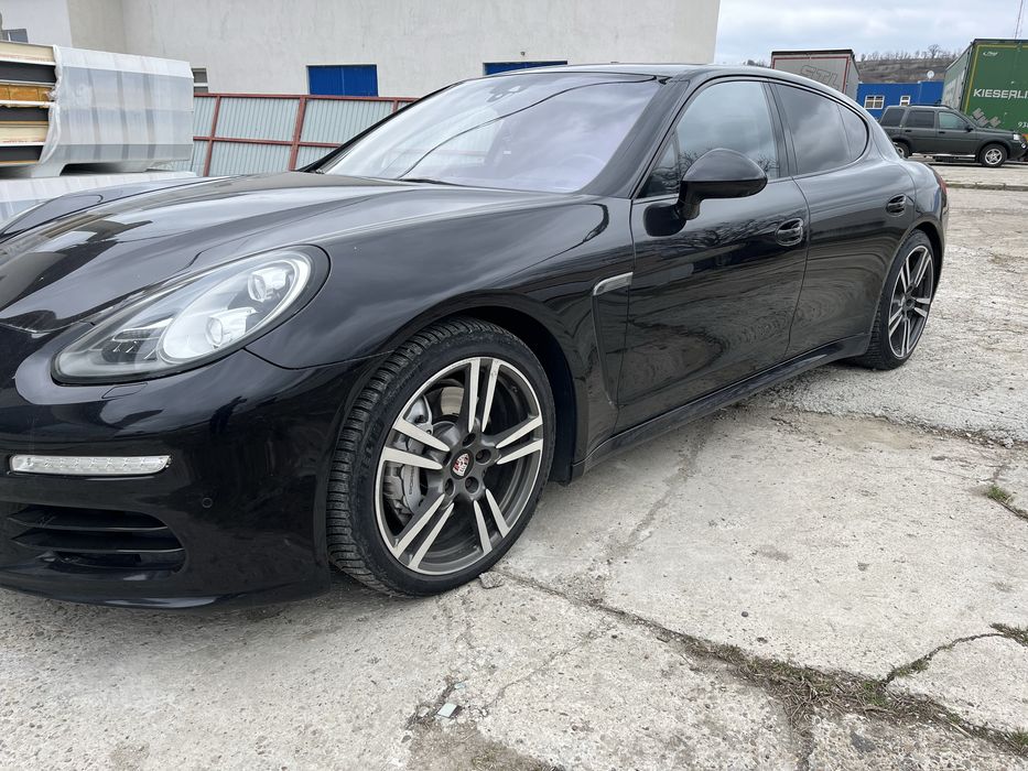 Porsche Panamera 4S