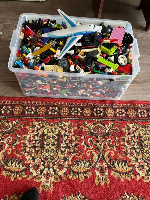 Продам ящик Lego