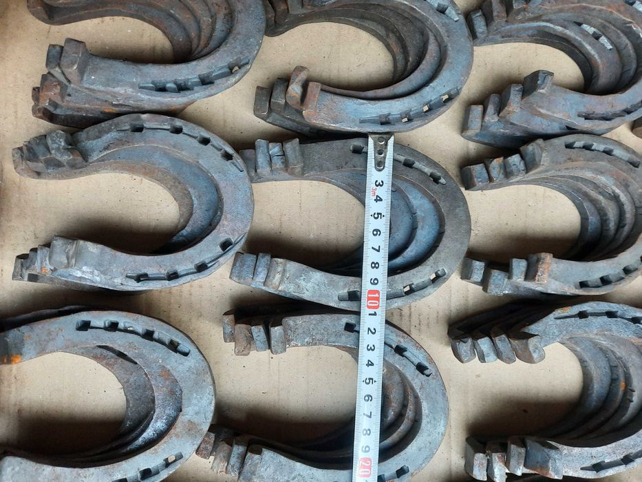 Ковани подкови за коне и магарета