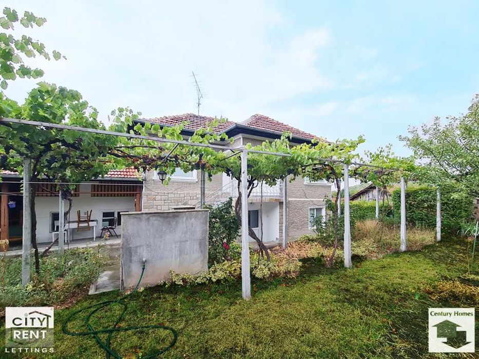 116244 Обзаведена двуетажна къща в с. Самоводене, Велико Търново