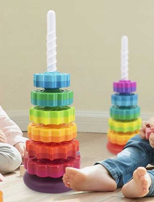 Многоцветна въртяща се кула