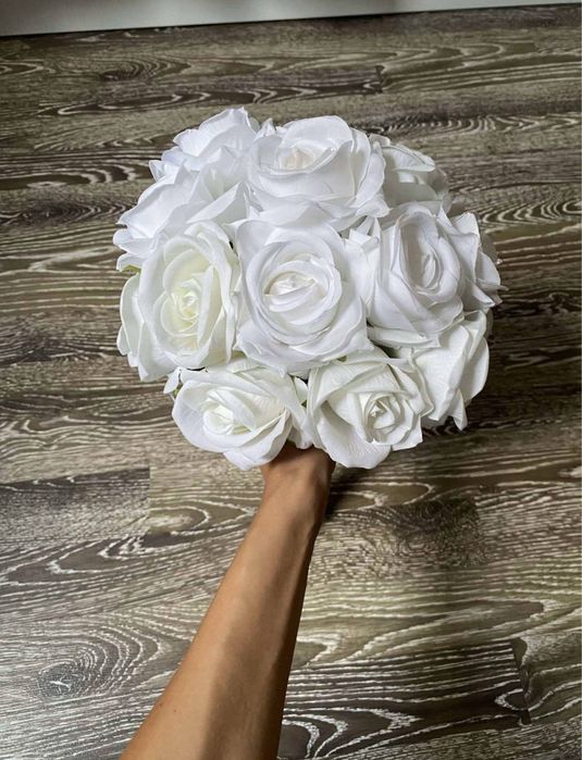 Сватбен букет бели рози