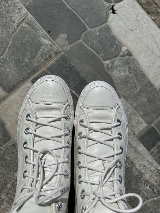 Converse alb de piele