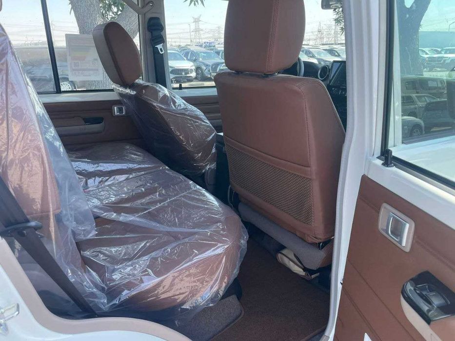 Toyota Land Cruiser 76 LX 4WD