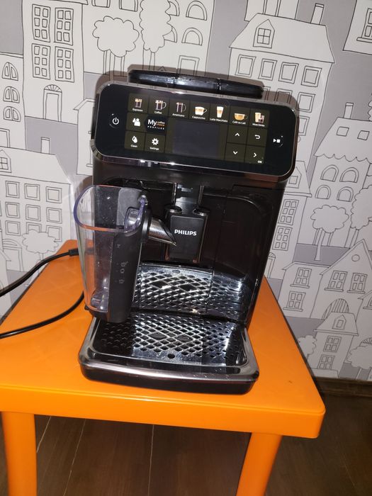 Кафеавтомат Philips 5400 LatteGo Филипс кафемашина с дисплей и кана
