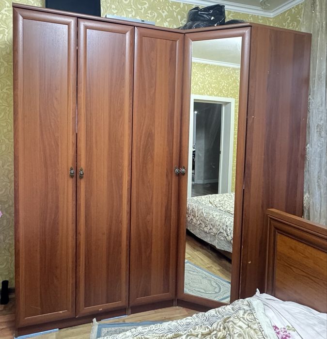 Угловой шифоньер