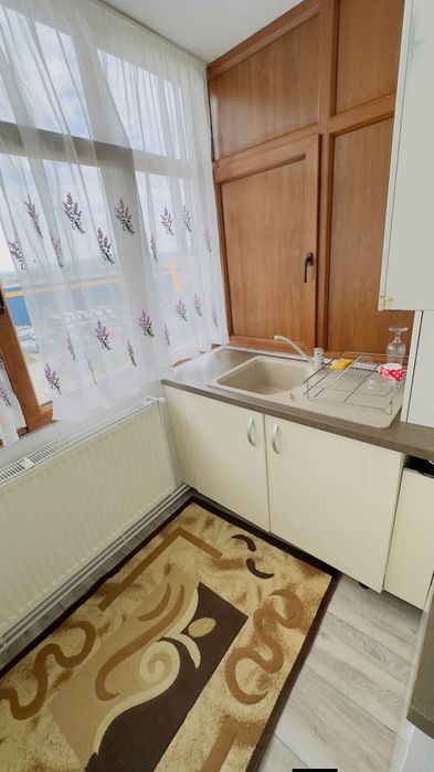 De închiriat apartament cu 3 camere