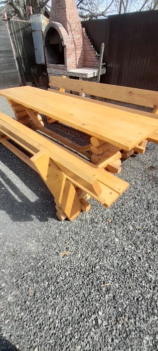 Masa și bănci disponibile