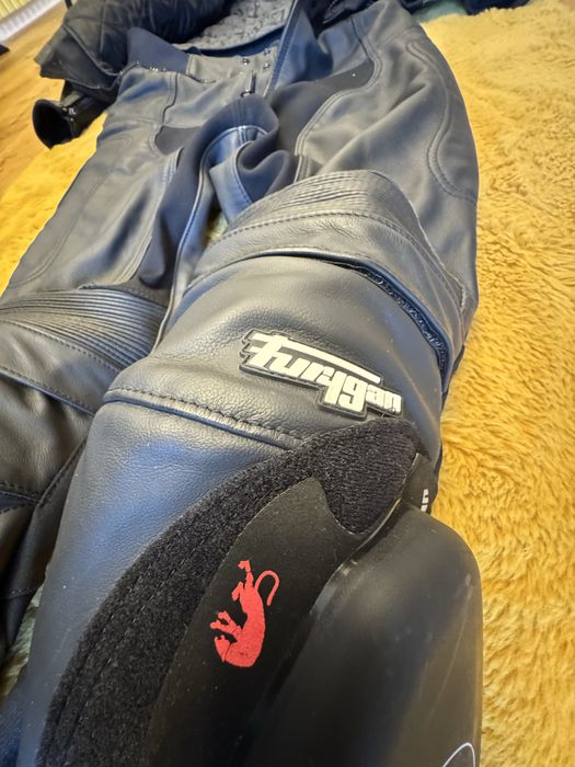 Costum moto piele Furygan 2 piese (M) – D3O Intelligent Shock Protection, stare 10/10, versatil street / circuit