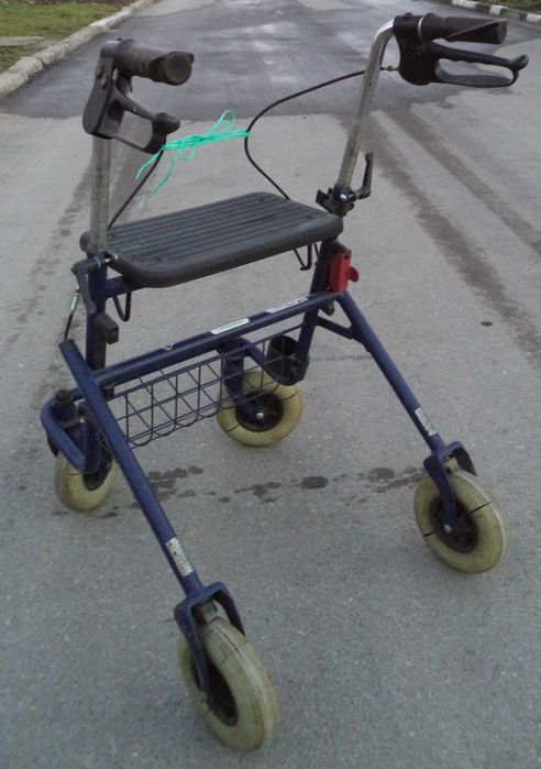 ПРОХОДИЛКА сгъваема с две спирачки