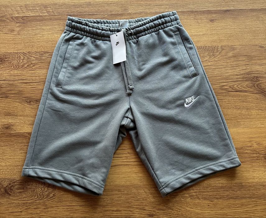 Мъжки,памучни,сиви къси панталонки Nike с бродирано лого