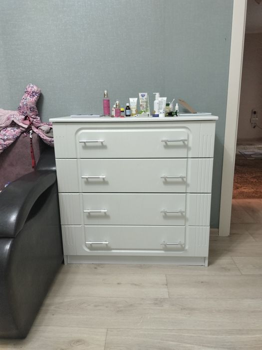 Продам комод и зеркало