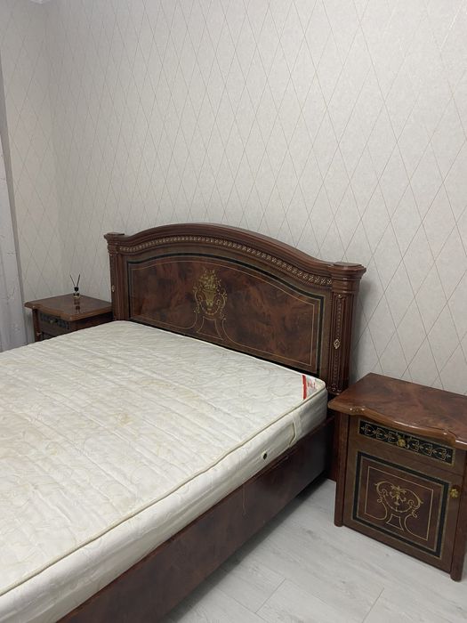 Комод с зеркалом + прикраватные тумбы