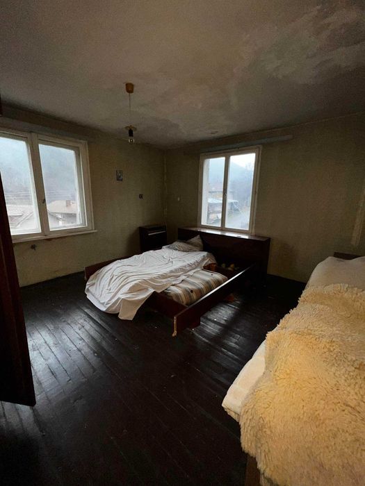 Продава се Къща в с. Томпсън, Област София-област - 228 кв.м за 426 €/кв.м - Снимка #2