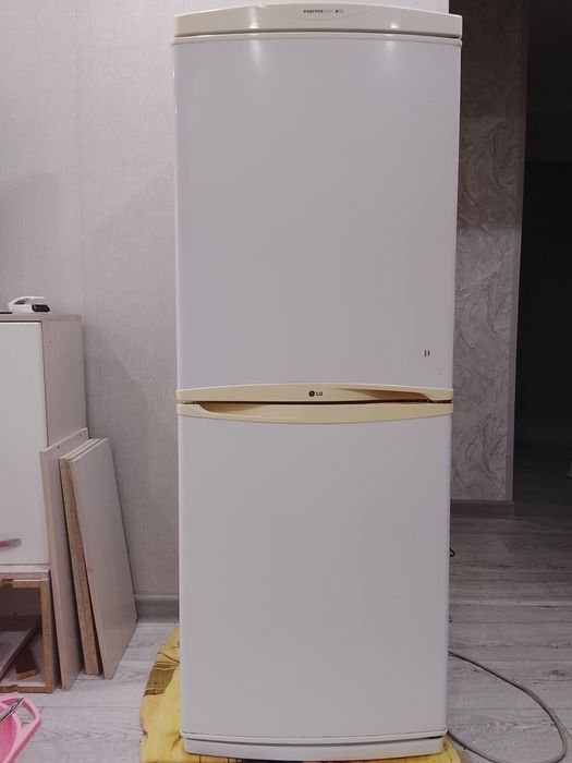 Продам холодильник LG