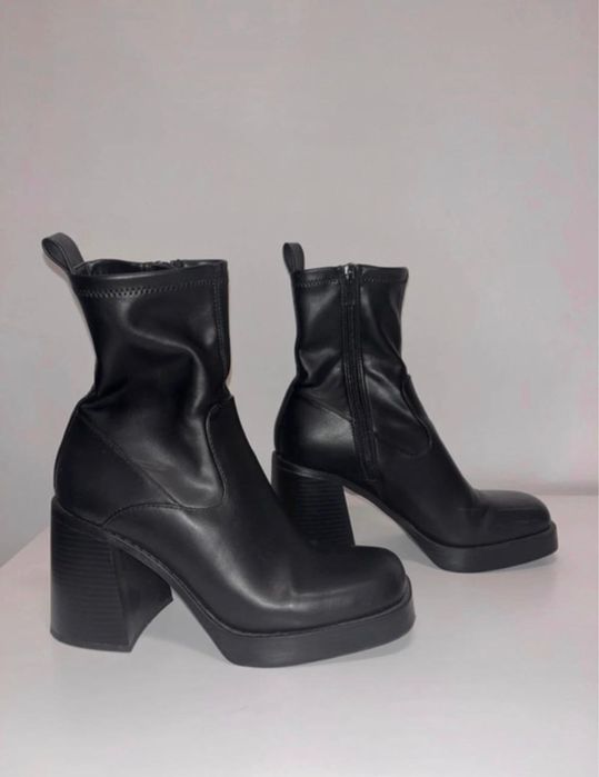 Botine negre cu toc