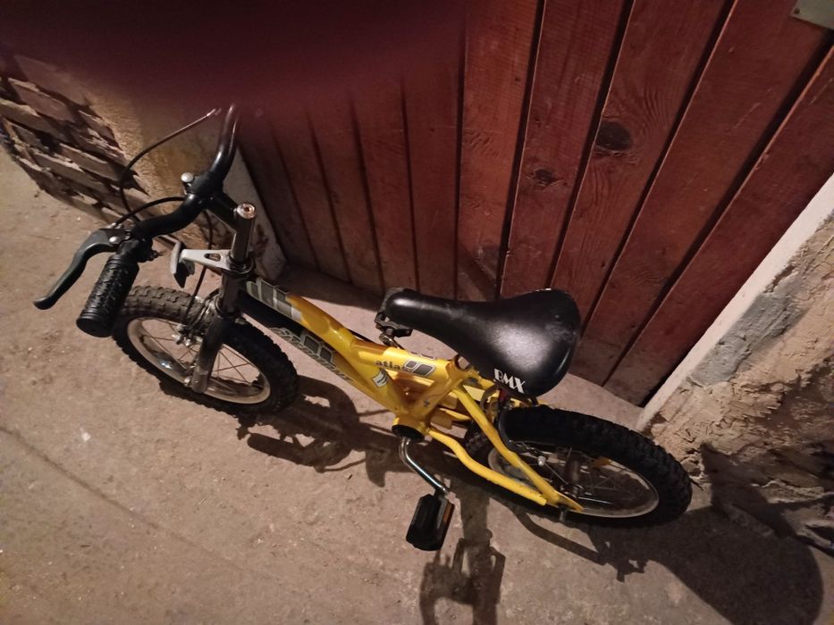 Продавам детско колело БМХ, малко употребявано без помощни колела Клер