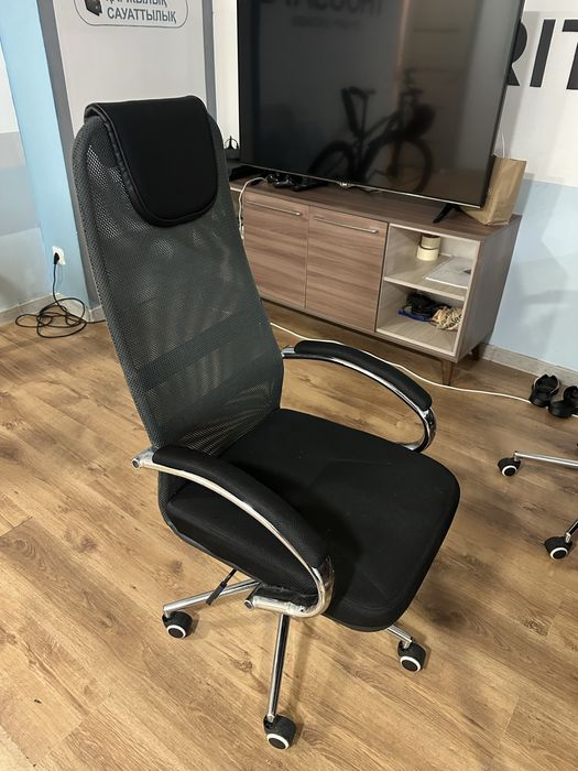 продам офисные кресла