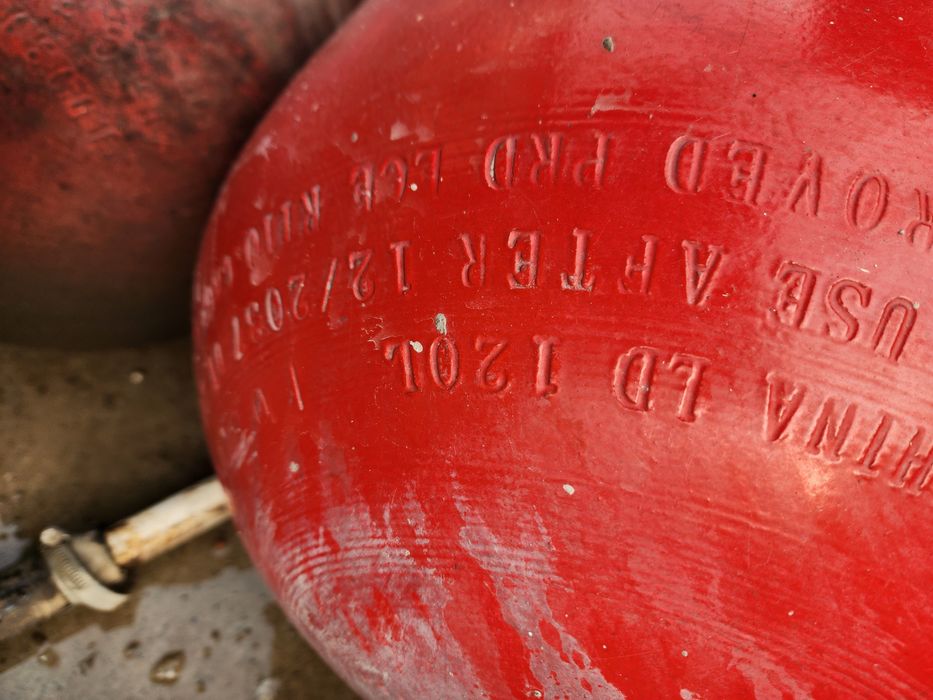 Газ баллолар сотилади4таси  100л  ва 4таси 120л  балонлар  йили 2022