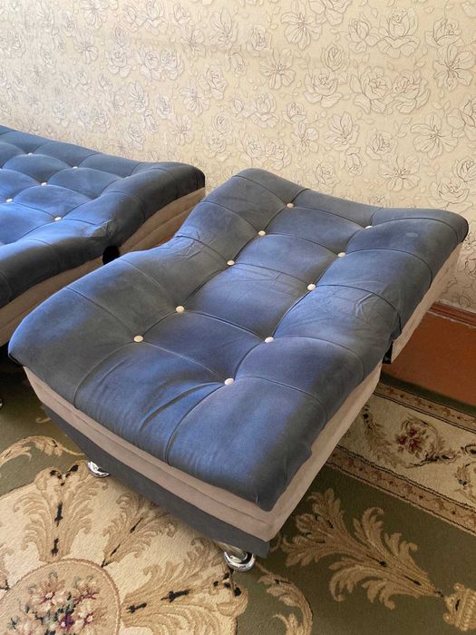 Продам синий диван и 2 кресла