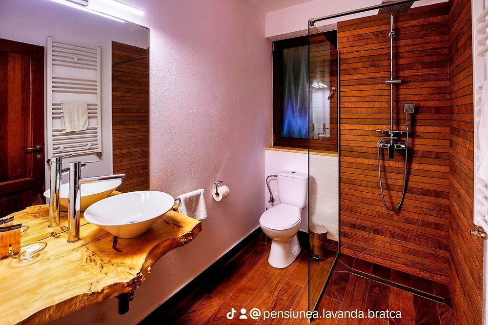 Cabana/ Pensiune cu jacuzzi/ciubar/ loc de joaca de inchiriat