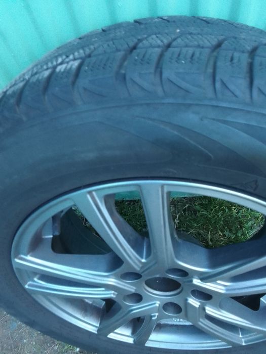 Продавам зимни гуми в добро състояние