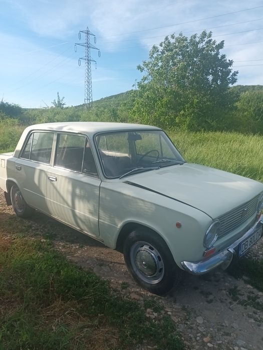 Lada 1200 cu atestat de retromobil