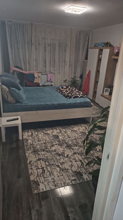 Apartament renovat și mobilat complet